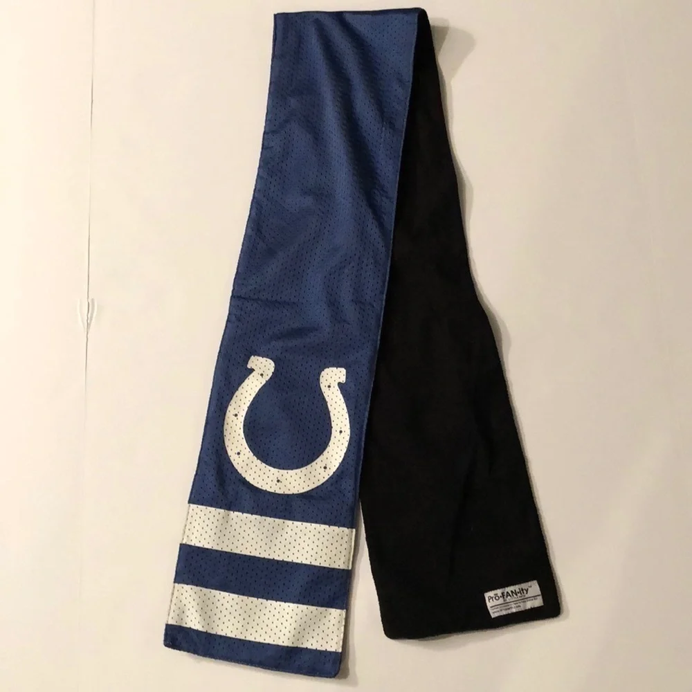 Colts Scarf With Zipper Pocket